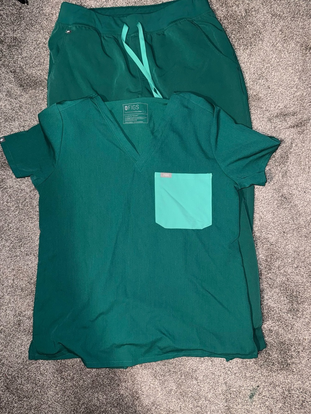 FIGS Women's Scrub Set - Green with Mint Pocket limited edition